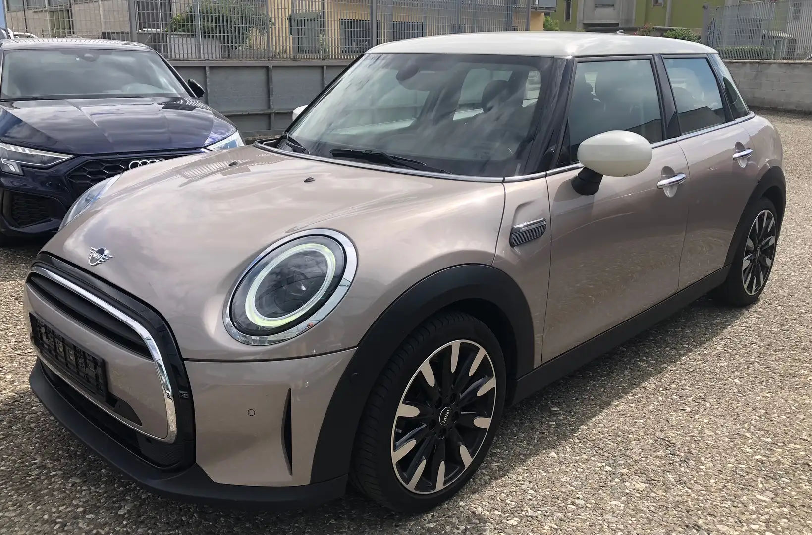 MINI Cooper Mini 5p 1.5 Cooper Essential Autom. Navi CarPlay Grigio - 1