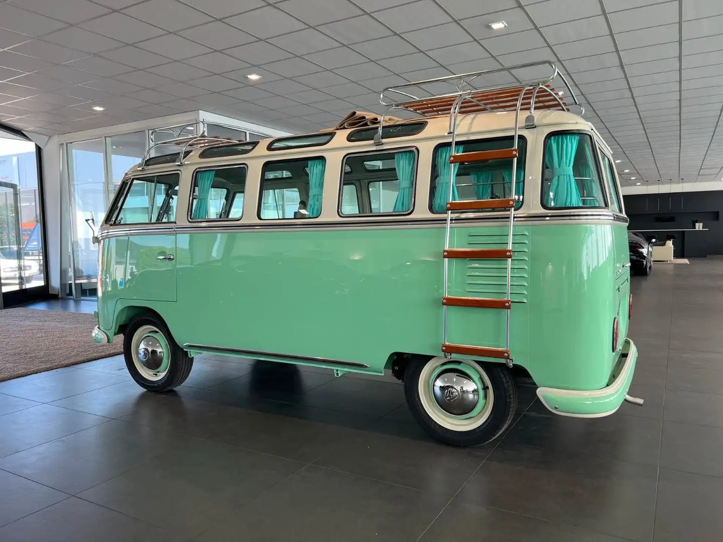 Volkswagen T1 Bus Samba | 23 Fenster | H-Kennzeichen Yeşil - 2