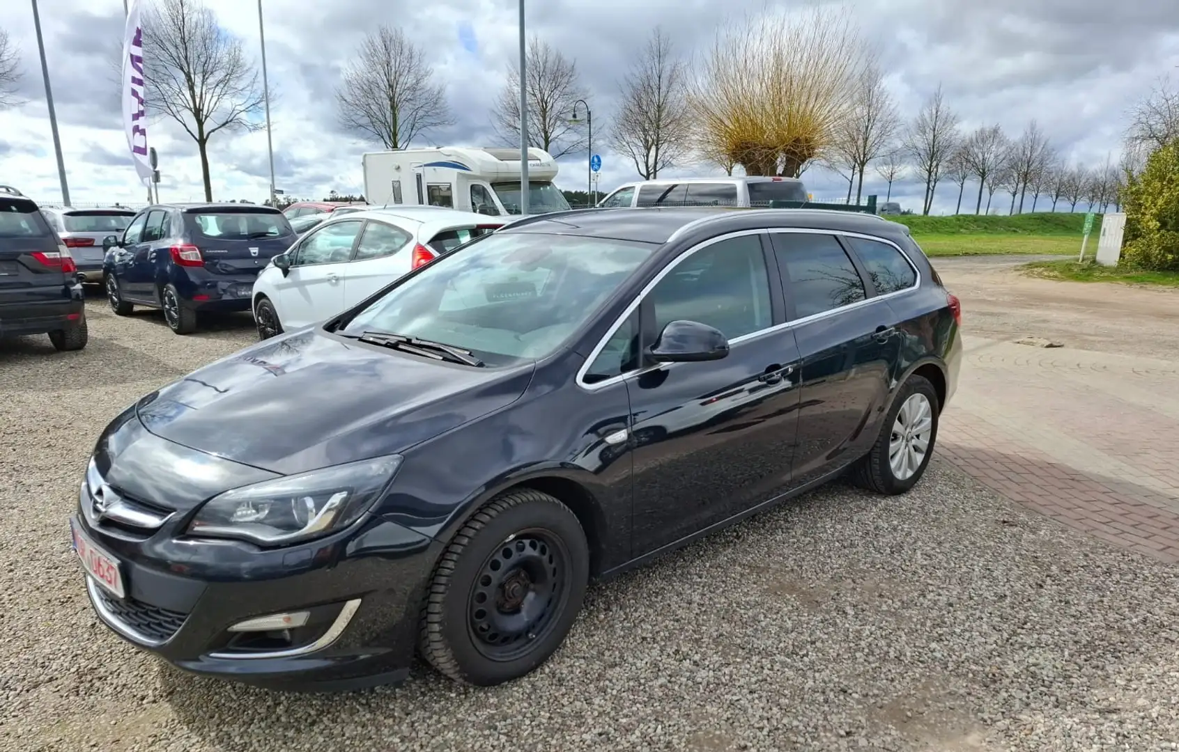 Opel Astra Exklusiv Schwarz - 1