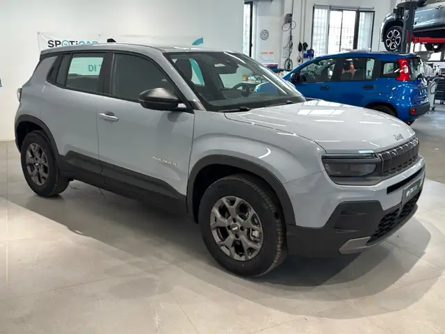 Jeep Avenger view 3