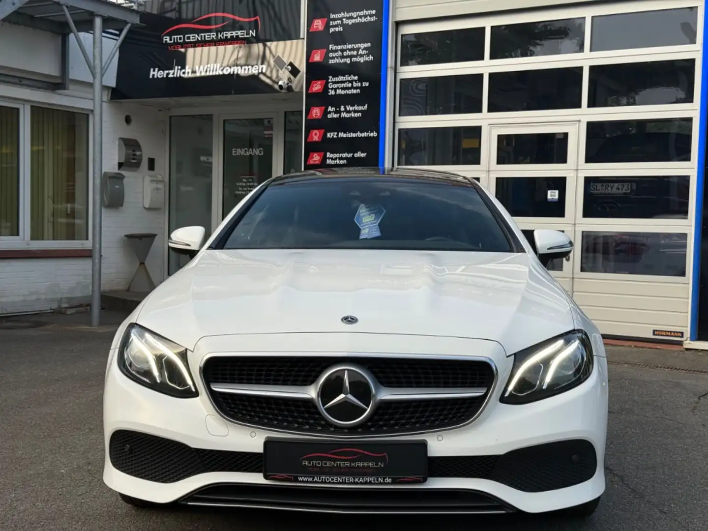 Mercedes-Benz E 220 d Coupe (LED-AHK-1Hand-Burmester-Panorama) Weiß - 2