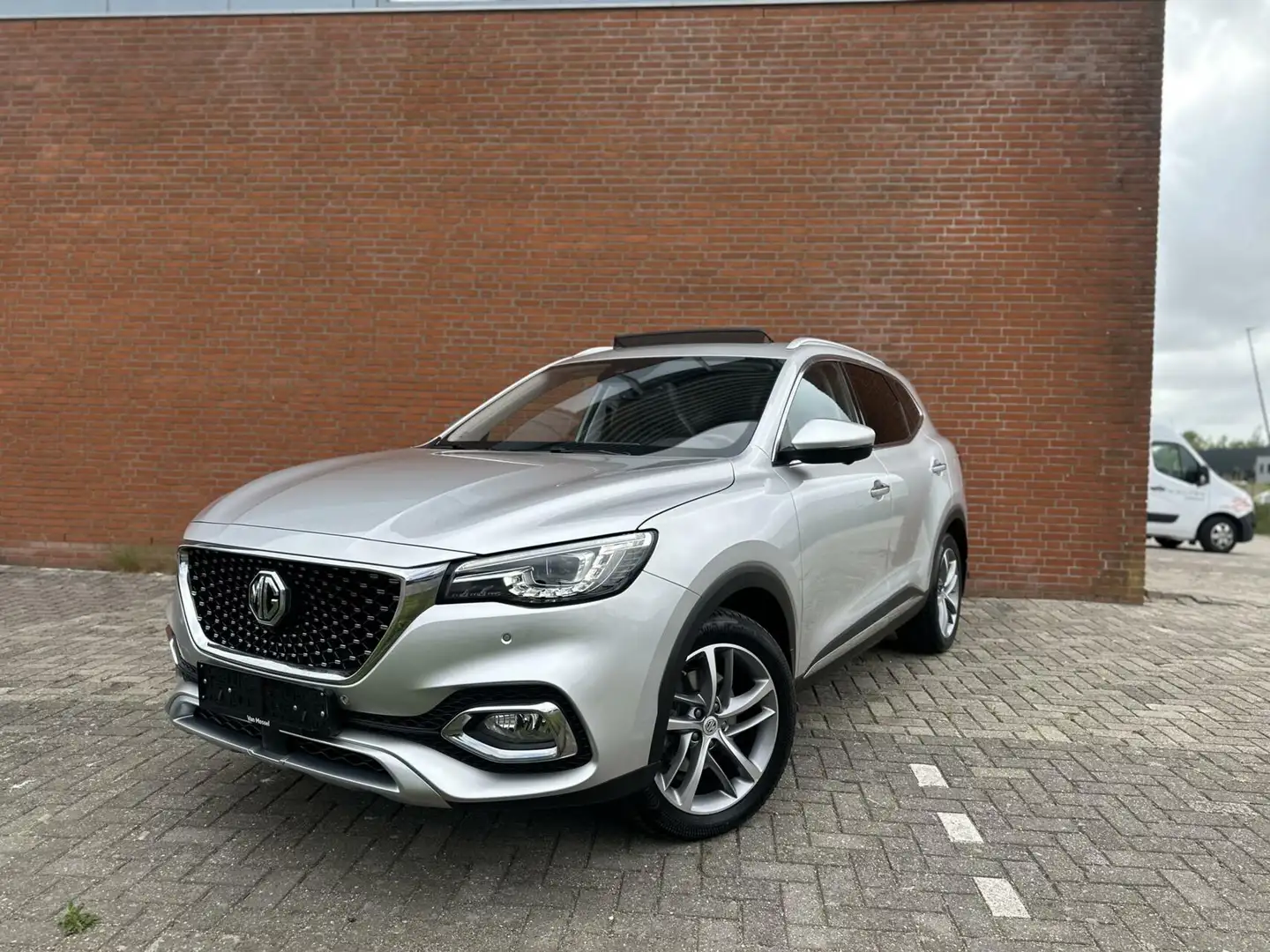 MG EHS T-GDI PLUG-IN HYBRID LUXURY|PANO|360*|CARPLAY Срібний - 1