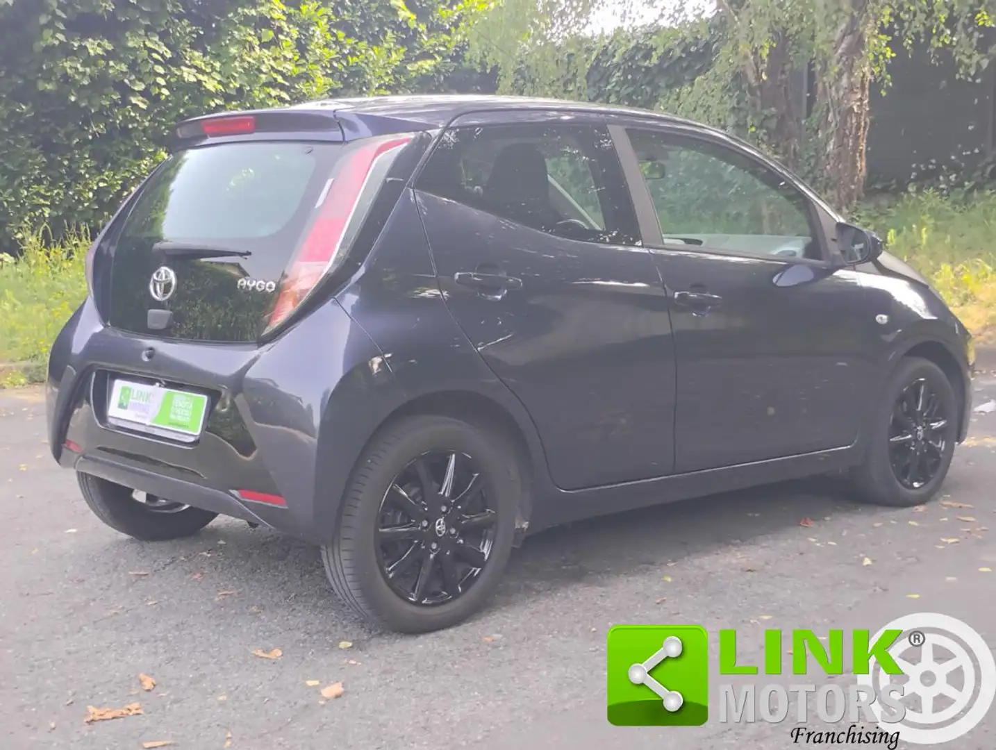 Toyota Aygo 1.0 VVT-i 69 CV 5 porte x-wave Blu/Azzurro - 1
