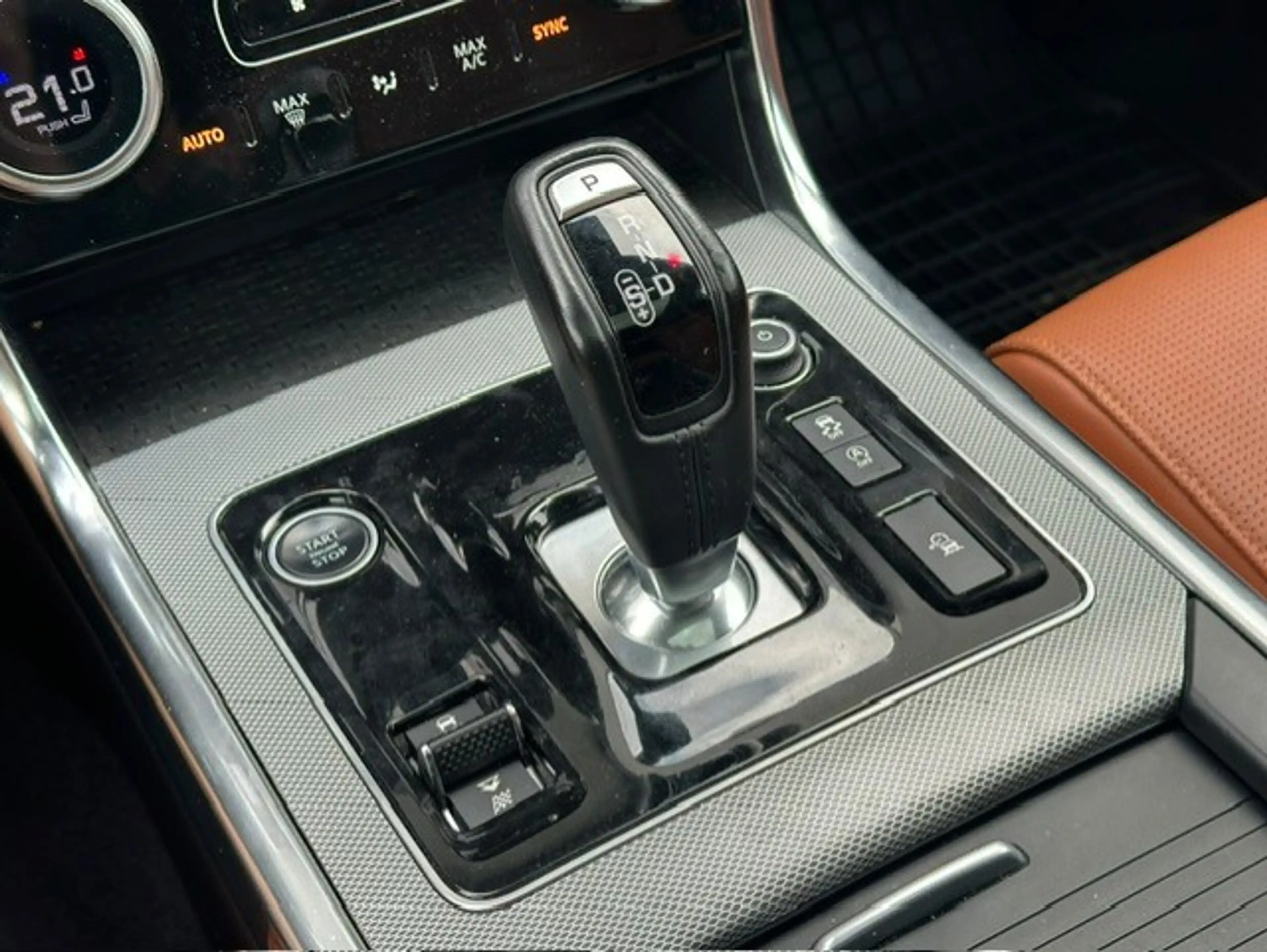 Jaguar XE LED/CAMERA/PANO DAK — photo 15