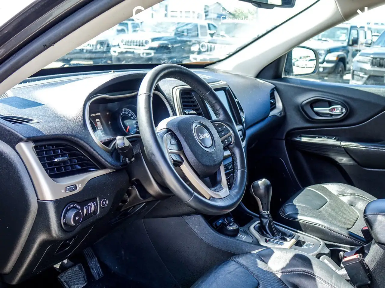 Jeep Cherokee снимка Jeep Cherokee