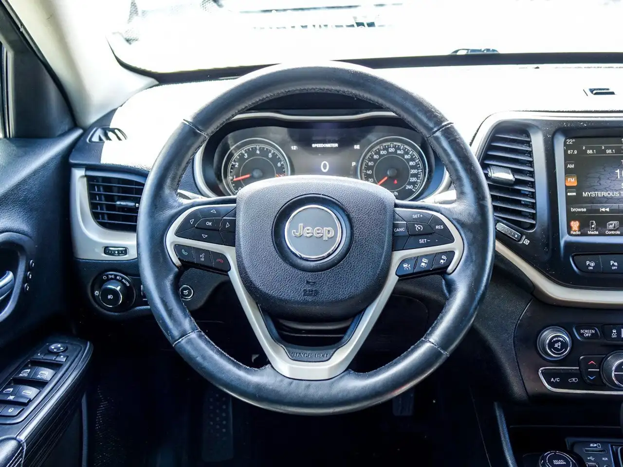 Jeep Cherokee снимка Jeep Cherokee