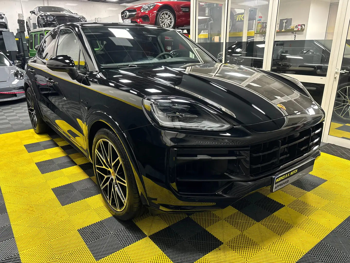 Porsche Cayenne COUPE 3.0 V6 3.0 E6HYBRID 470 CV Noir - 1