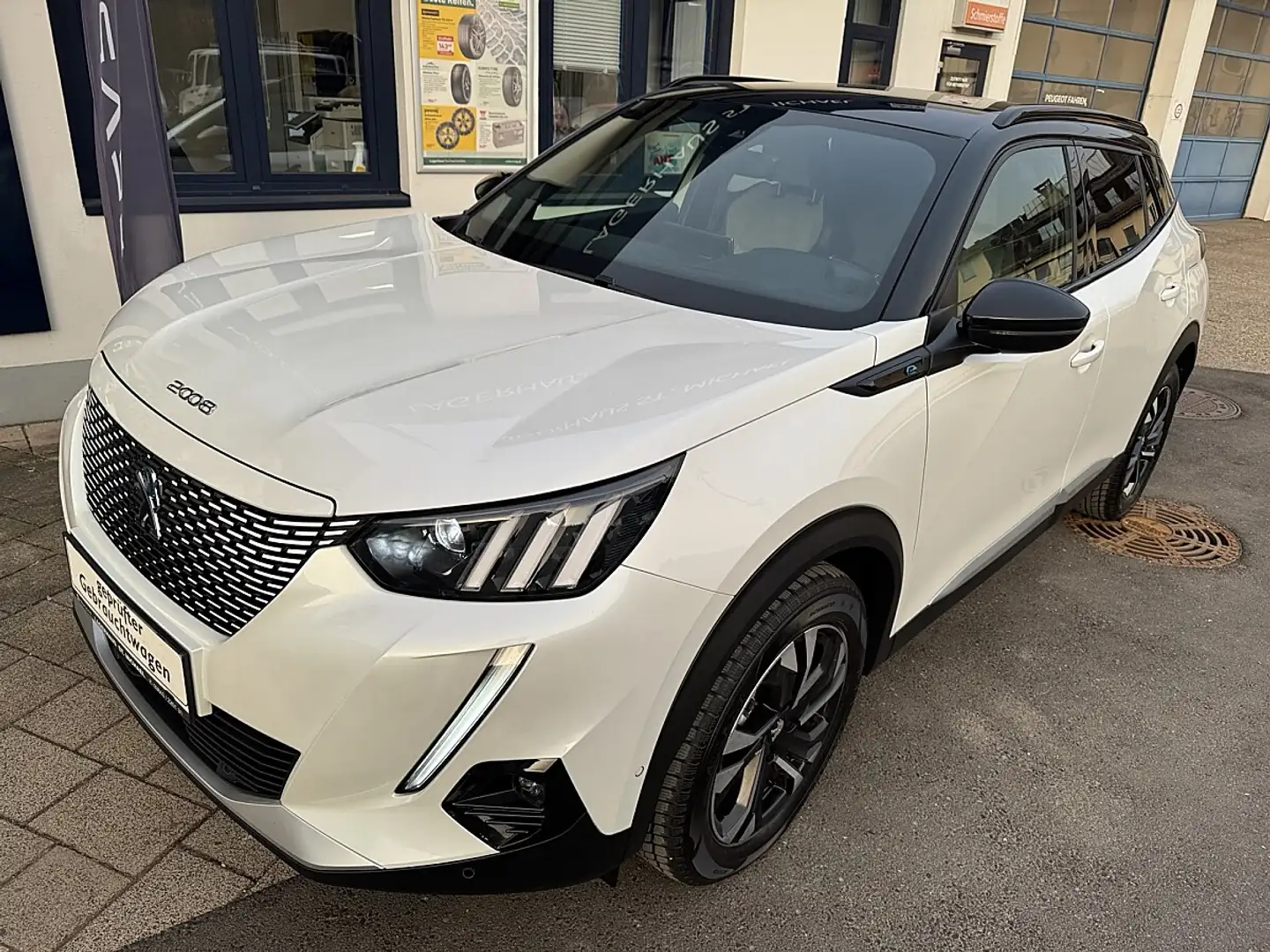 Peugeot e-2008 50kWh GT Pack Blanc - 1