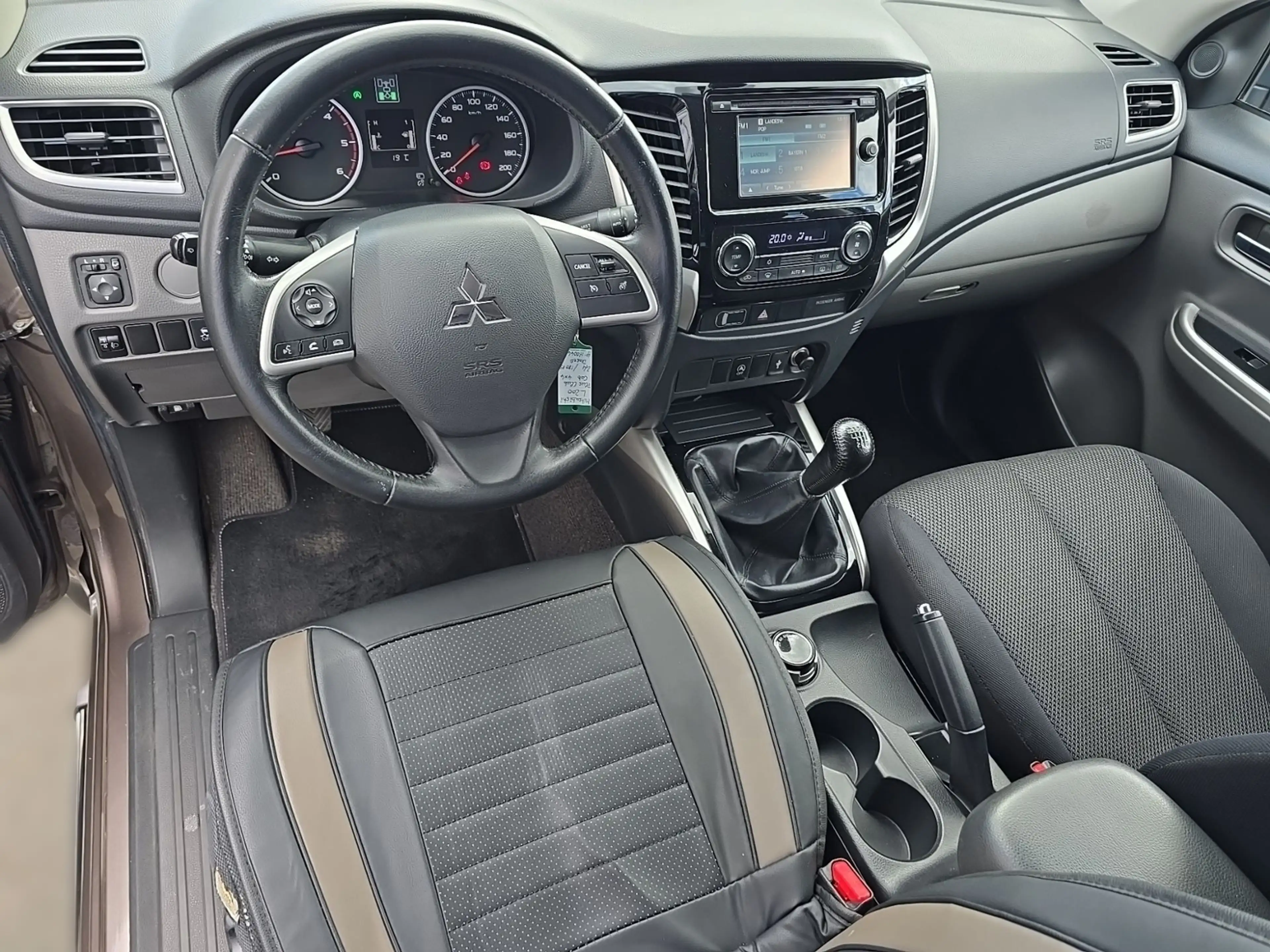 Mitsubishi L200 Plus Club Cab 4WD — photo 12