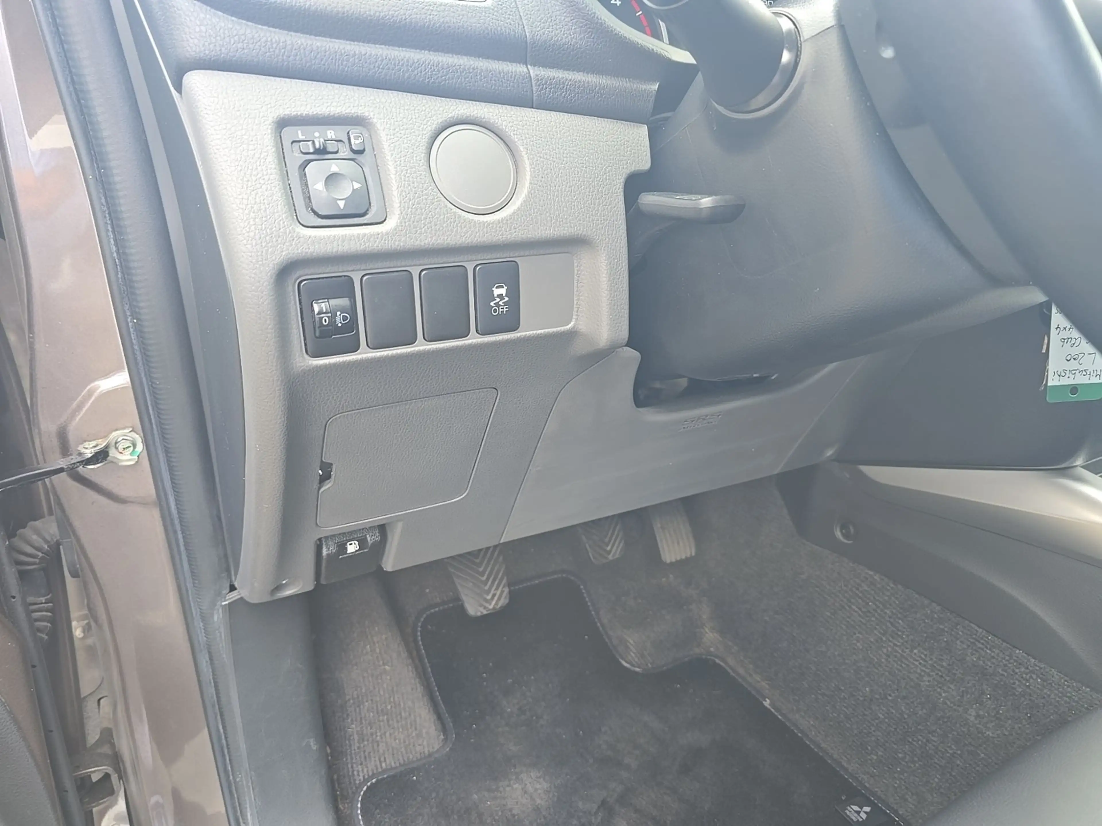 Mitsubishi L200 Plus Club Cab 4WD — photo 10