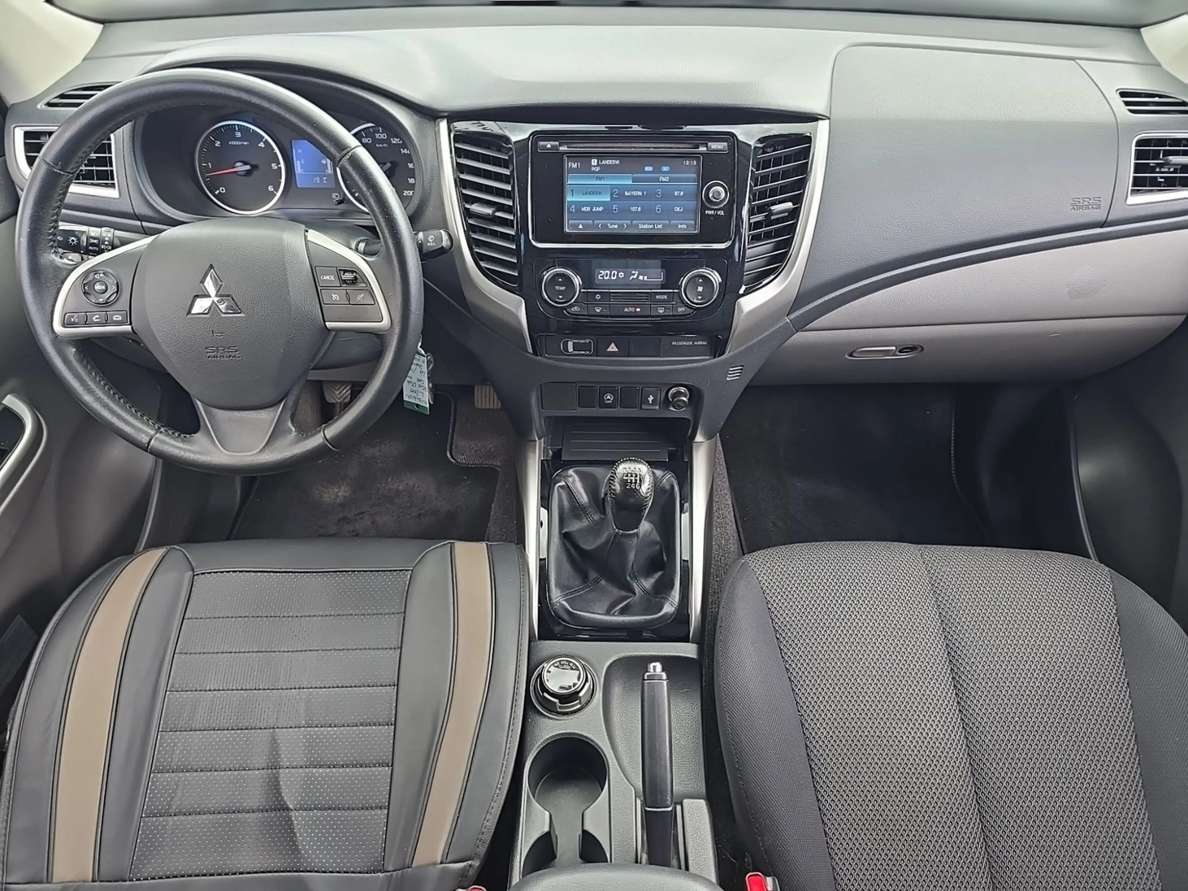 Mitsubishi L200 Plus Club Cab 4WD — photo 14