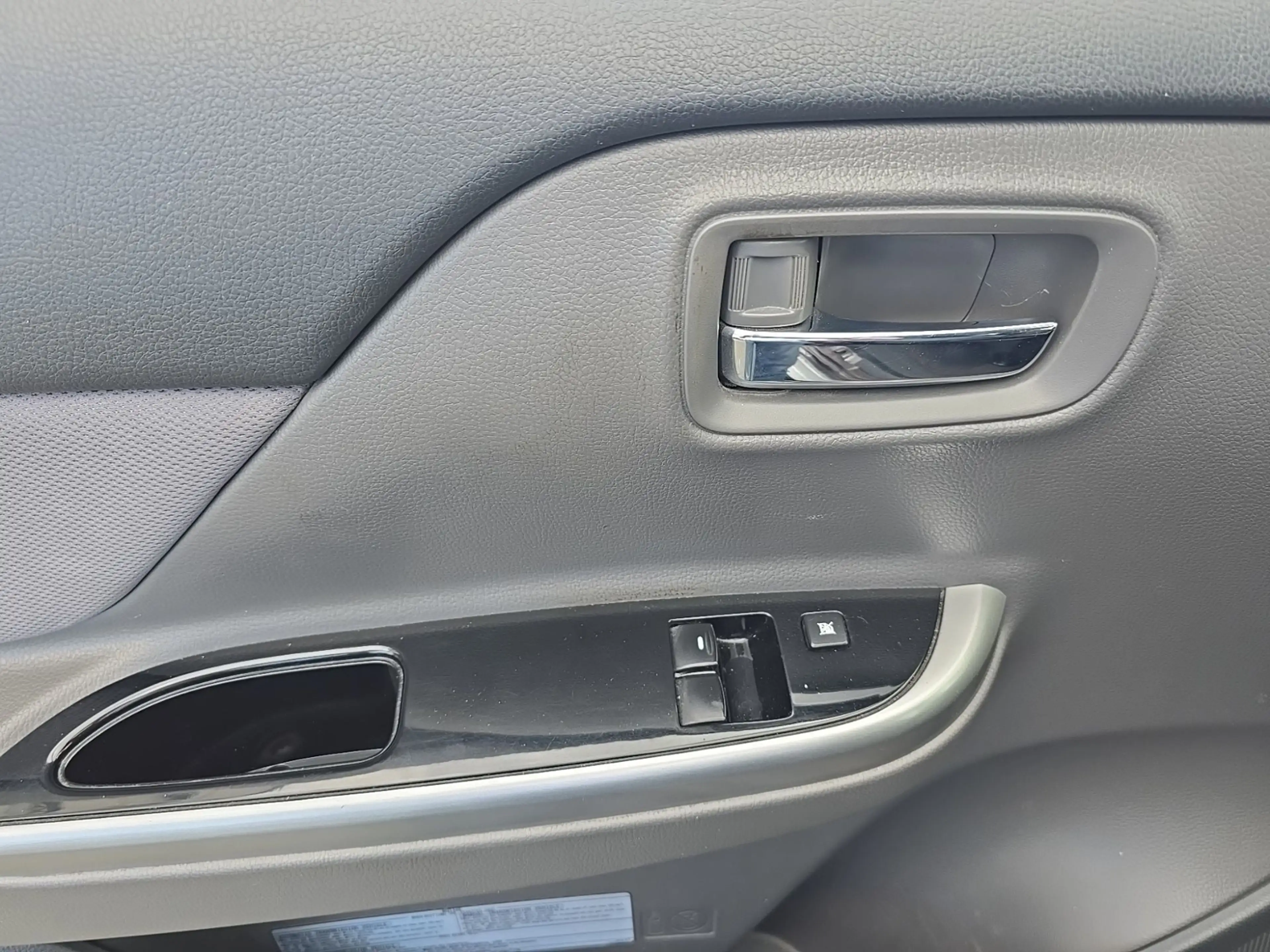 Mitsubishi L200 Plus Club Cab 4WD — photo 11