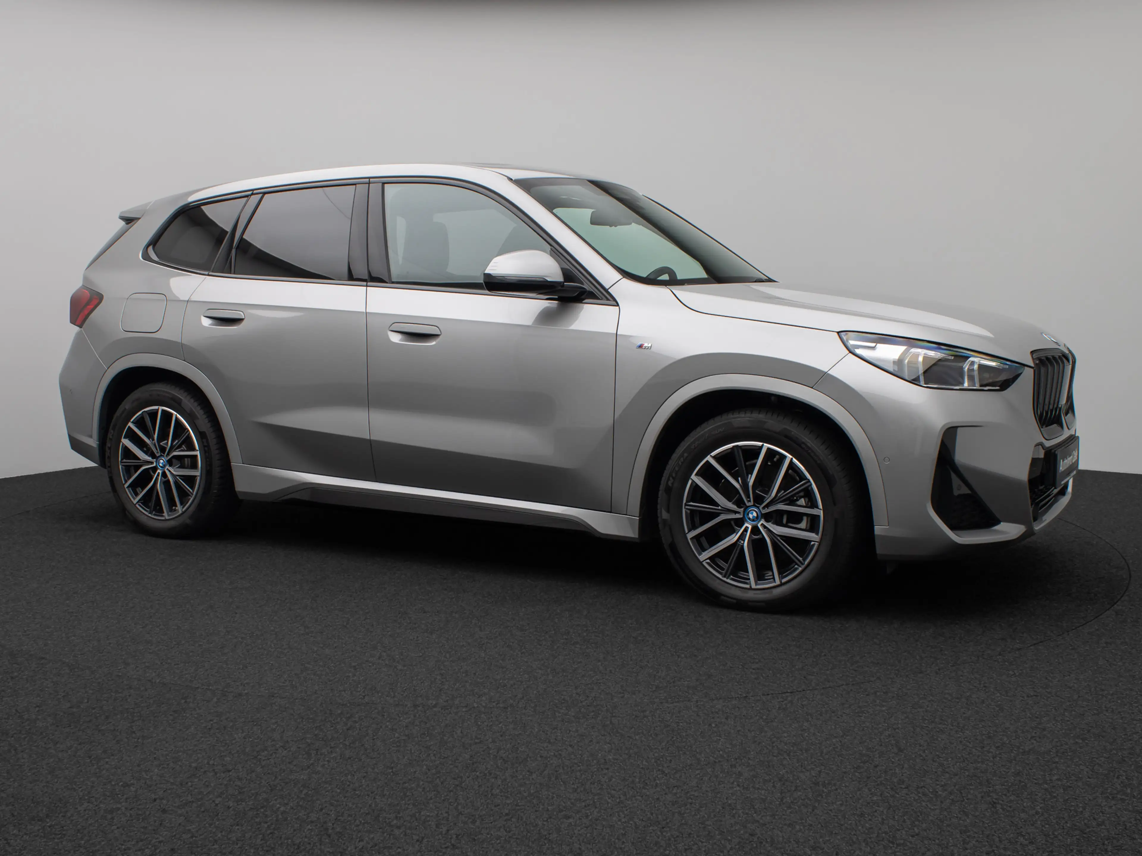 BMW iX1 M Sport Panorama Kamera DAB Komfort LED — photo 4