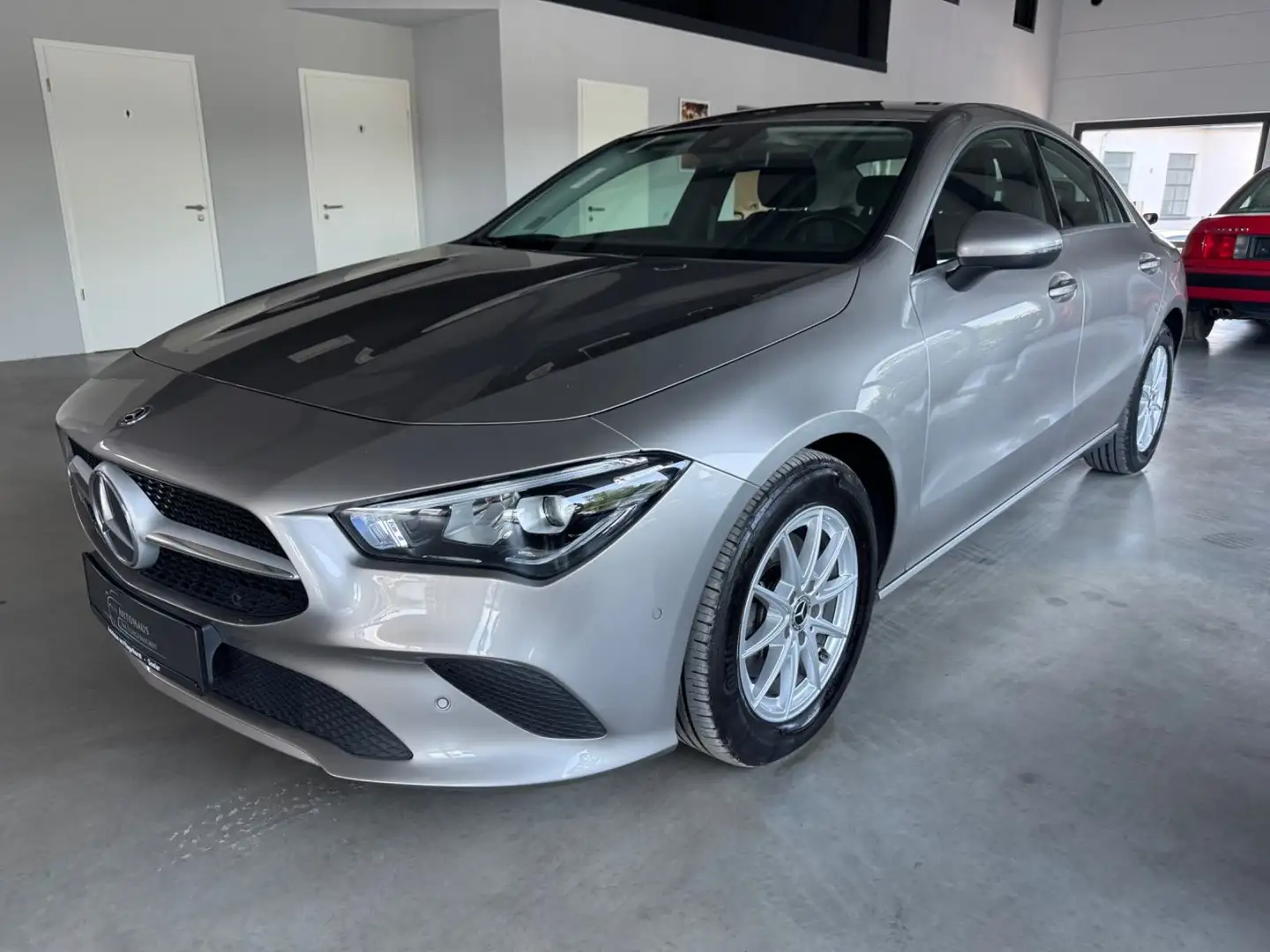 Mercedes-Benz CLA 200 d Lim. LED/AHK/PDC/SHZ/Navi/Temp Plateado - 1