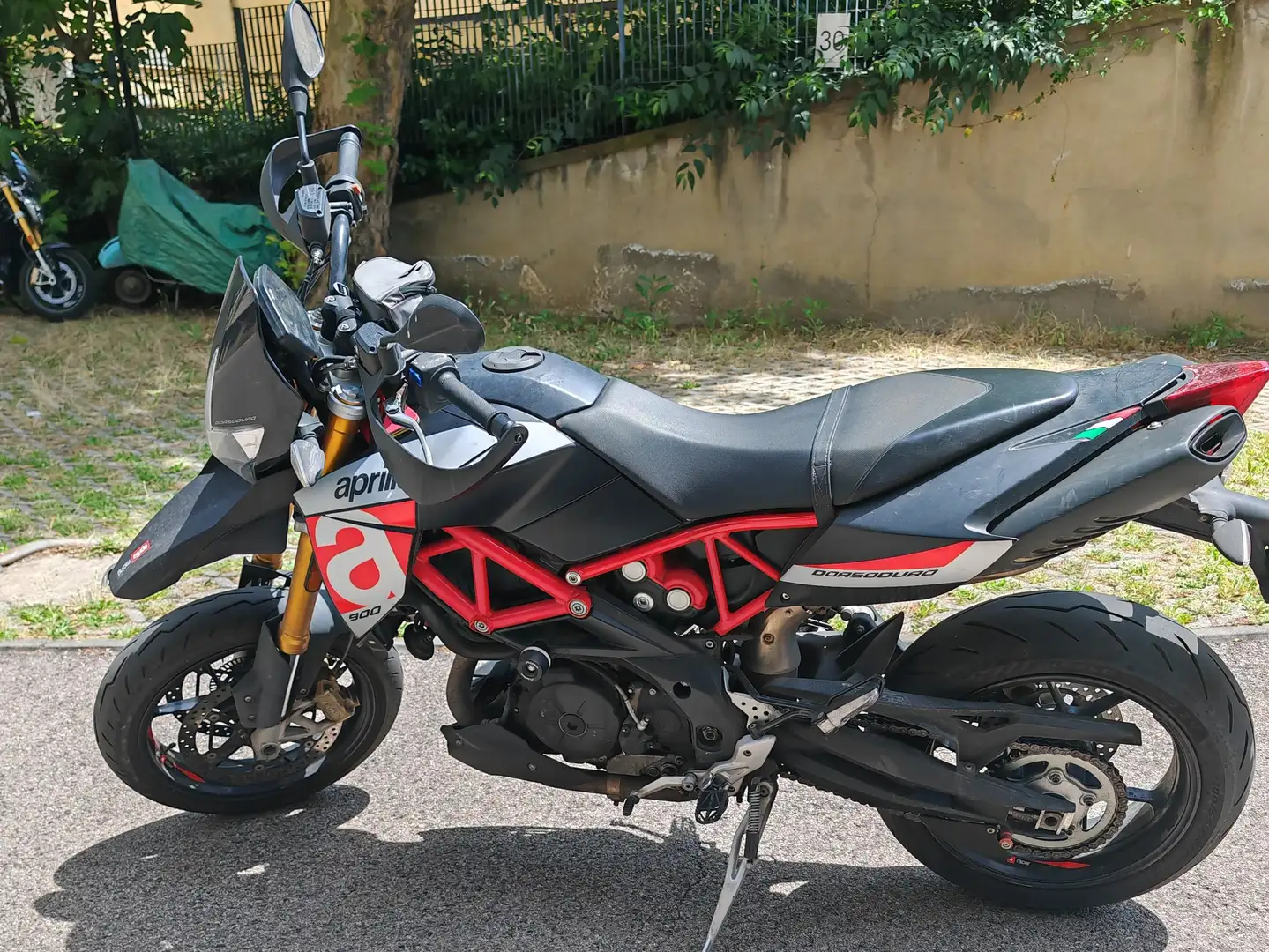 Aprilia Dorsoduro 900 - 1