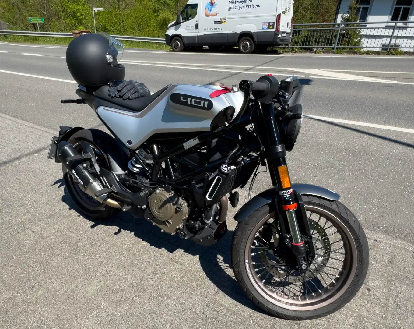 Husqvarna Vitpilen 401 Stříbrná - 1