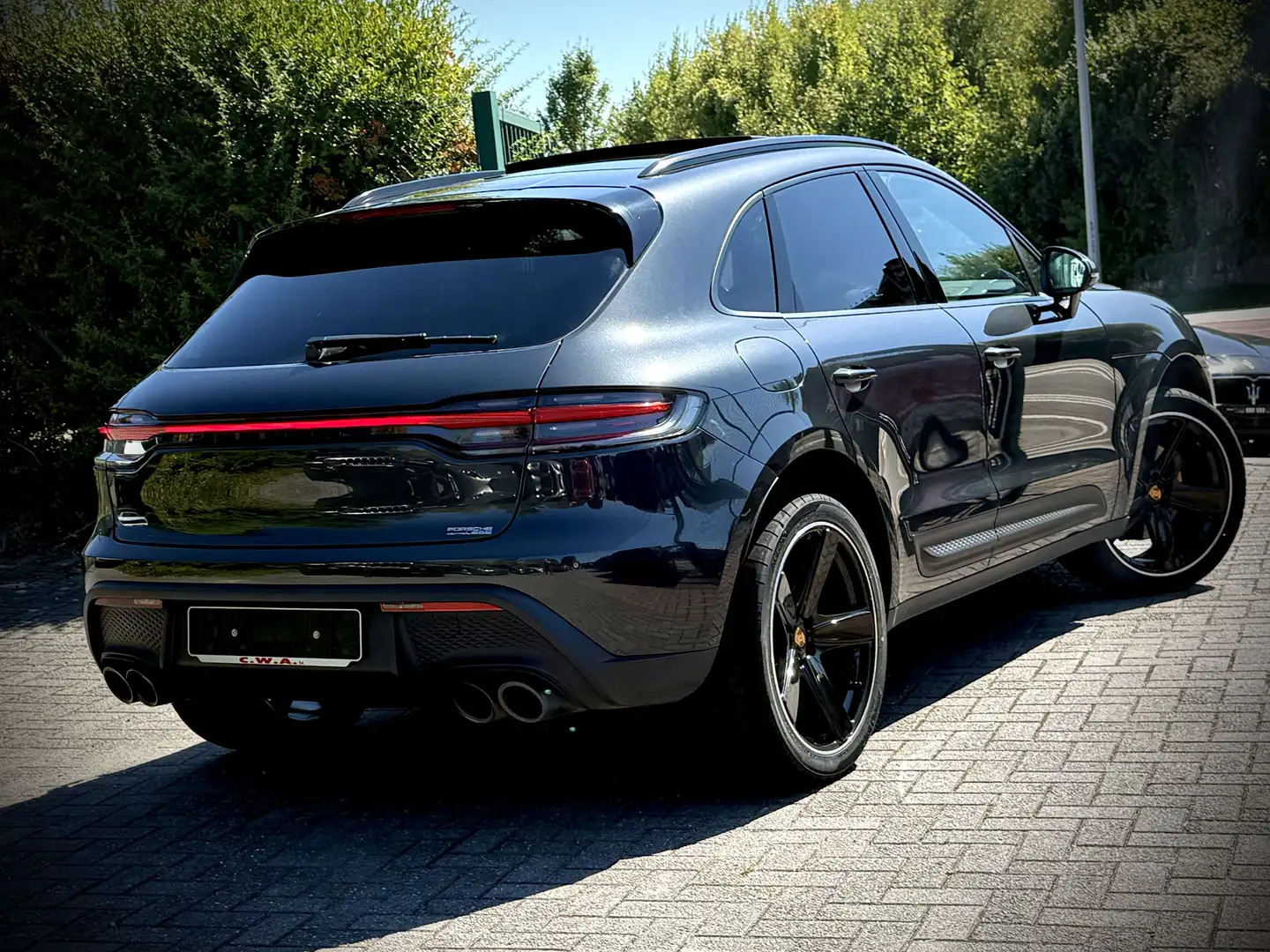 Porsche Macan Macan 2.0 Turbo PDK Nouveau Lift  46983 Euros Net Noir - 2