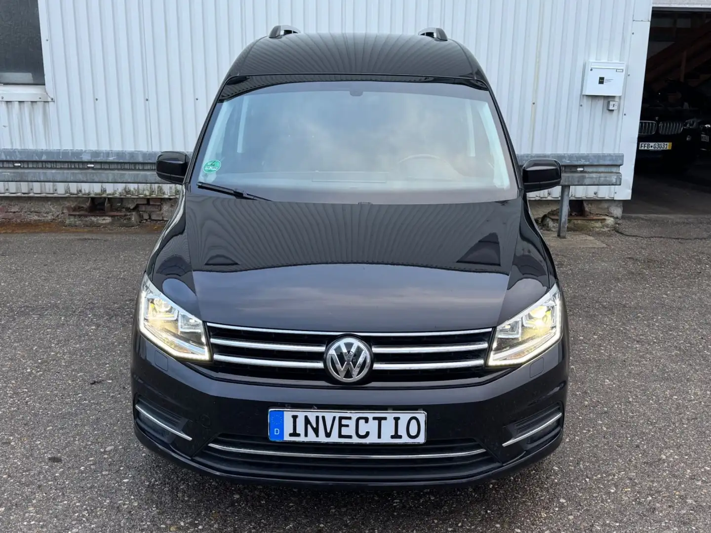 Volkswagen Caddy Highline DSG BMT 5 Sitzer AHK Schwarz - 2