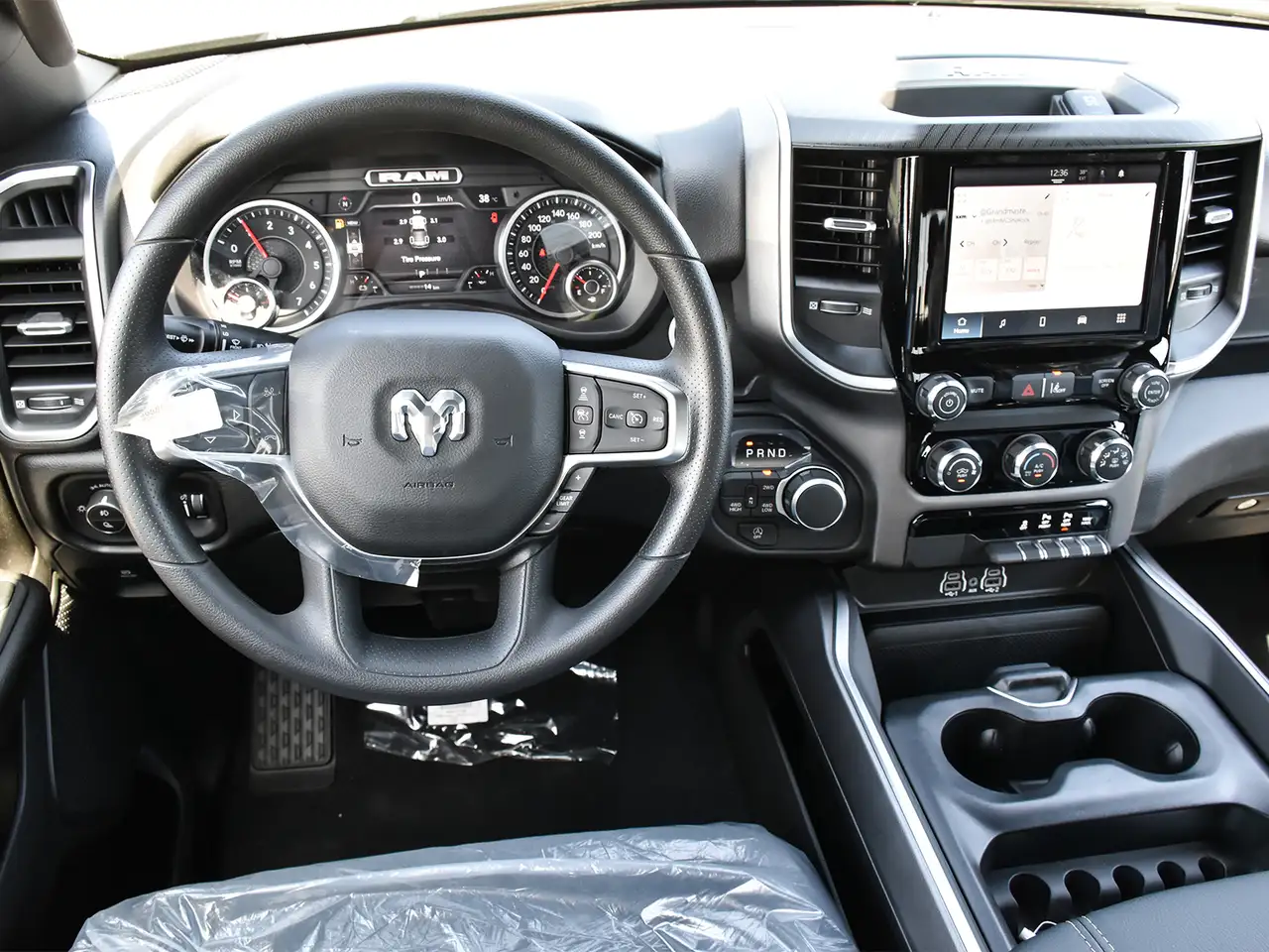 RAM 1500 снимка RAM 1500