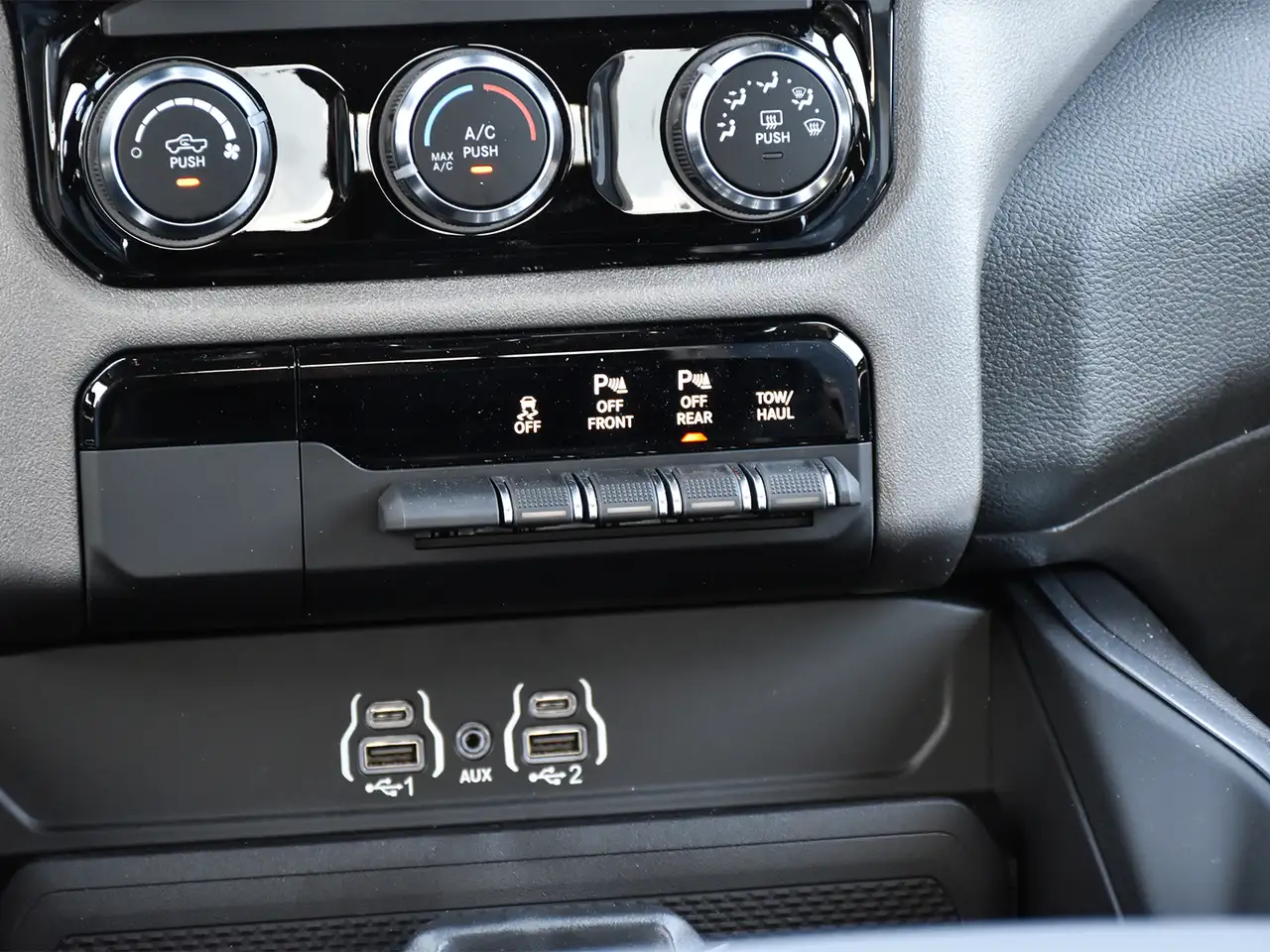 RAM 1500 снимка RAM 1500