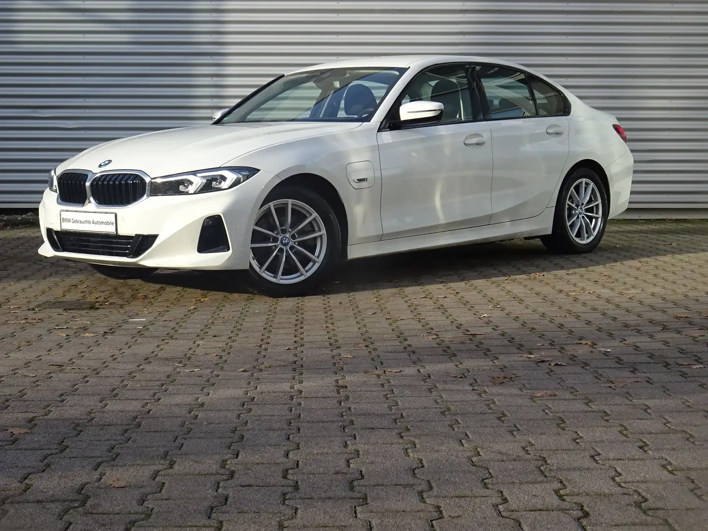 BMW 320 e Lim. FACELIFT LivePro HuD LED Standklima SH Weiß - 1