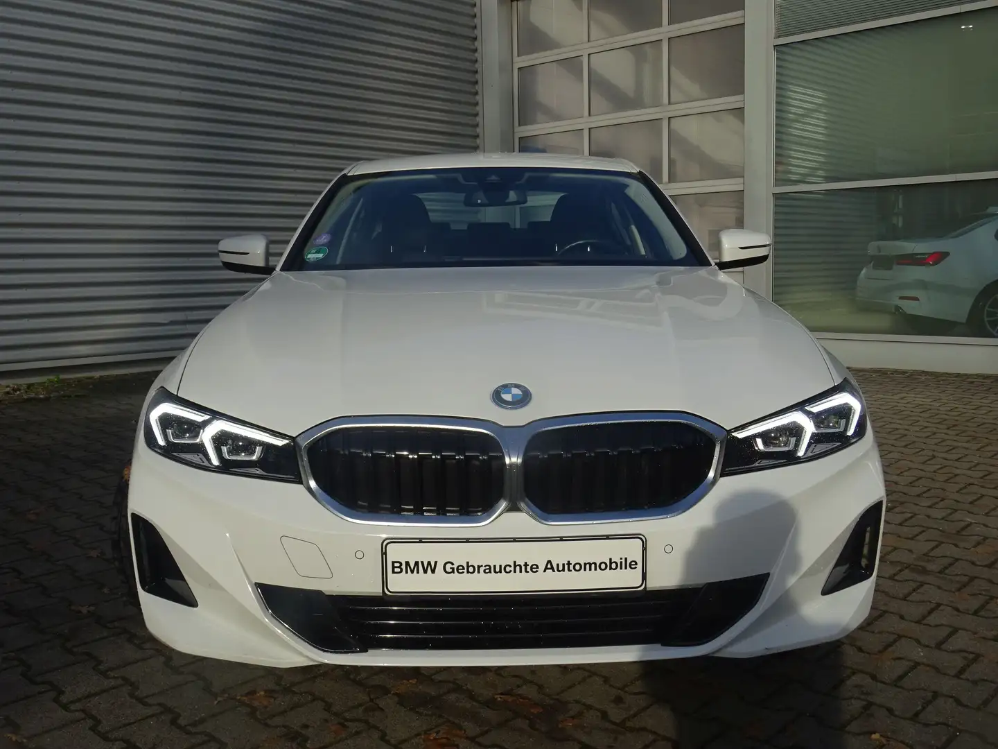 BMW 320 e Lim. FACELIFT LivePro HuD LED Standklima SH Weiß - 2