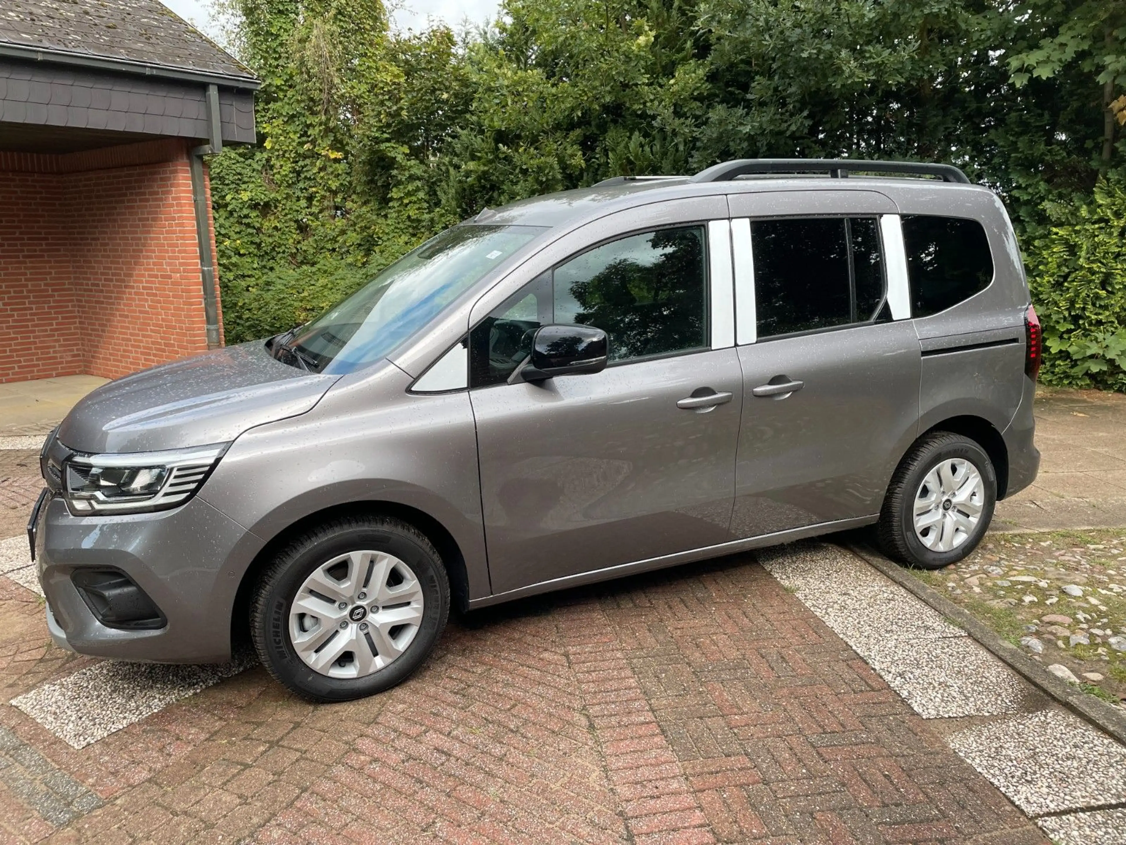 Renault Kangoo III E-Tech Electric Techno — photo 3