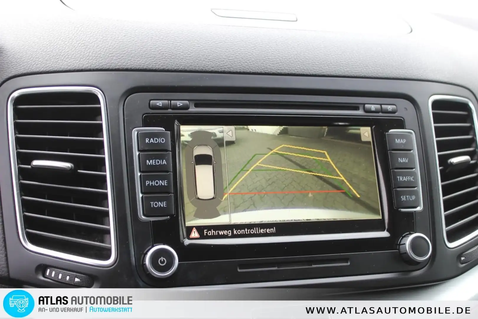 Volkswagen Sharan Style BMT 2,0 TDI DSG Bi-Xenon=Navi=Regen Plateado - 2