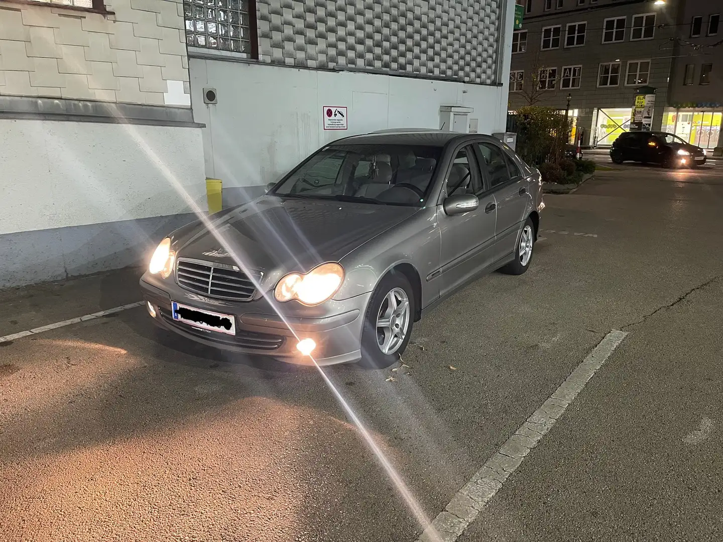 Mercedes-Benz 220 Classic Silber - 1