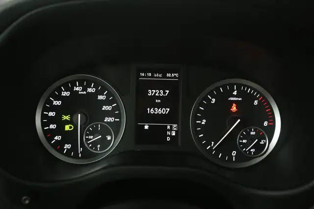 Mercedes-Benz Vito view 13