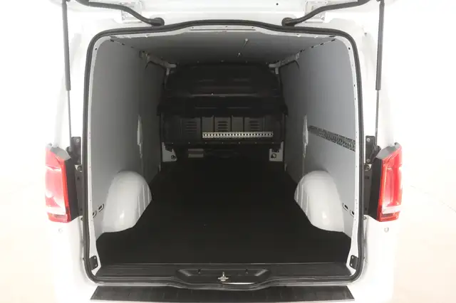Mercedes-Benz Vito view 3