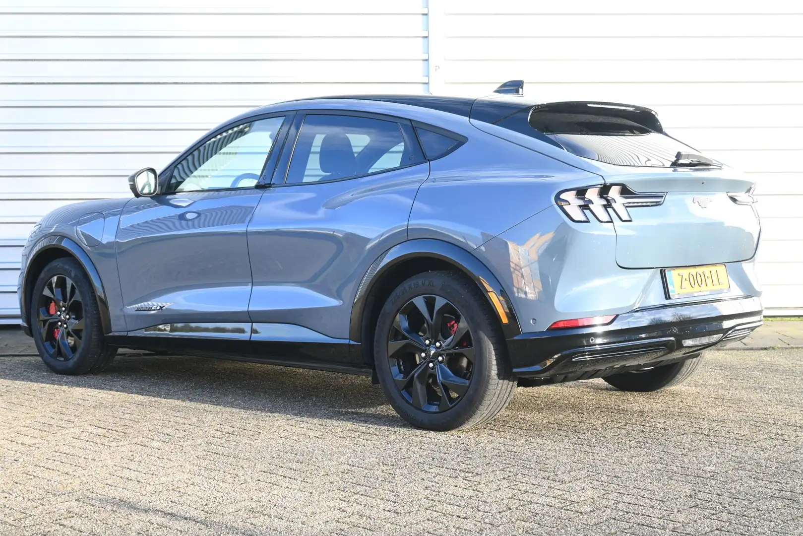 Ford Mustang Mach-E Extended Premium RWD 98 kWh | Panoramadak | Ledere Bleu - 2