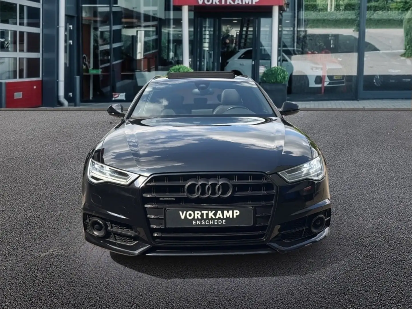 Audi A6 2.0 TFSI QUATTRO S-LINE PANO-DAK/TREKHAAK/BOSE/NAV Zwart - 2