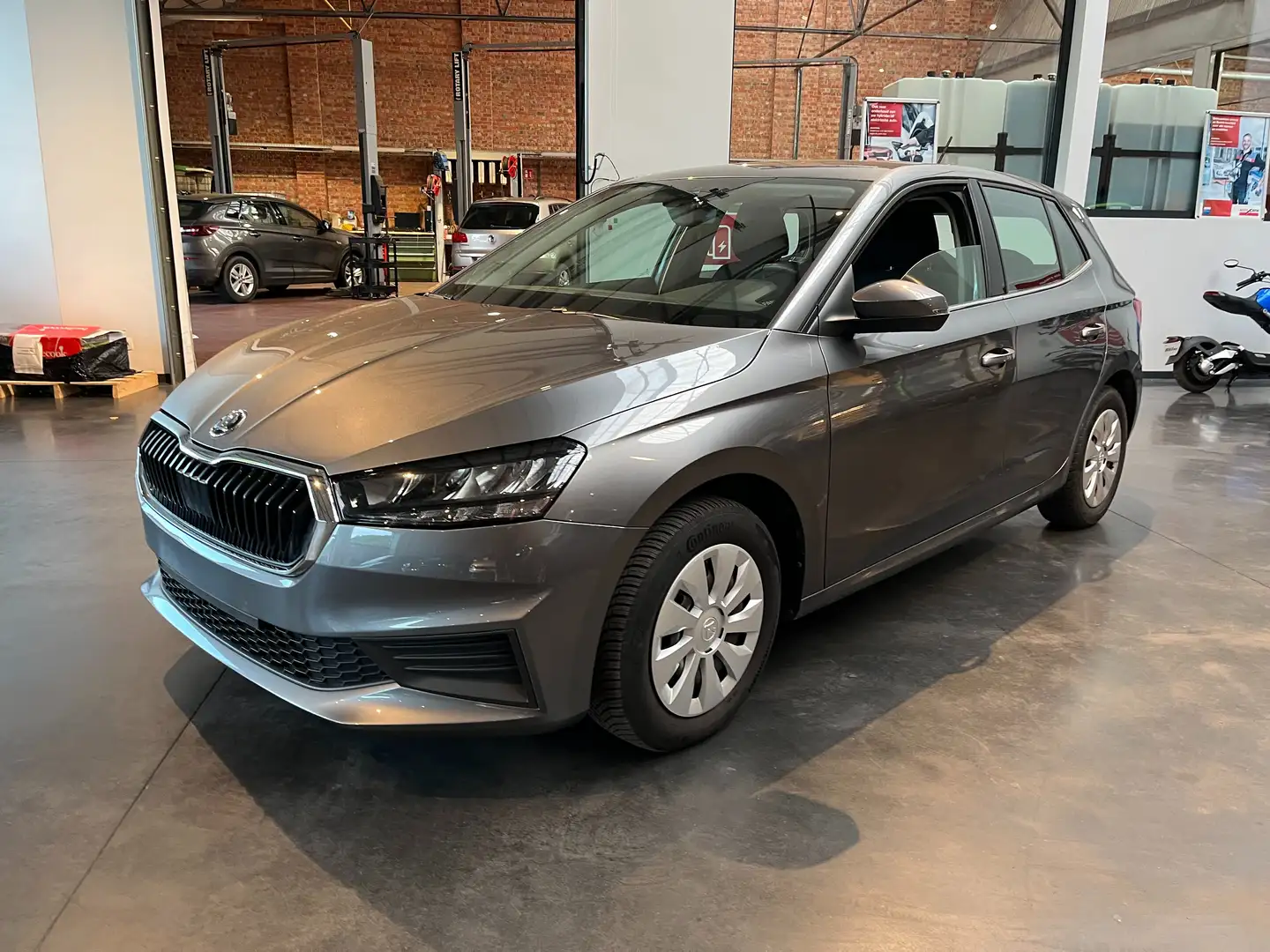 Skoda Fabia 1.0 TSI Ambition automaat Gris - 2