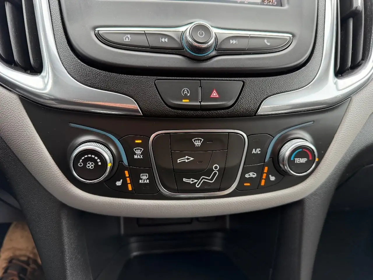 Chevrolet Equinox photo Chevrolet Equinox