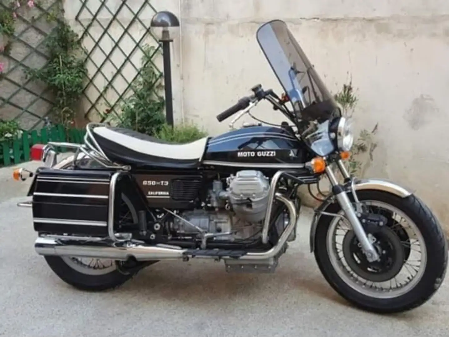 Moto Guzzi California 850 Schwarz - 2