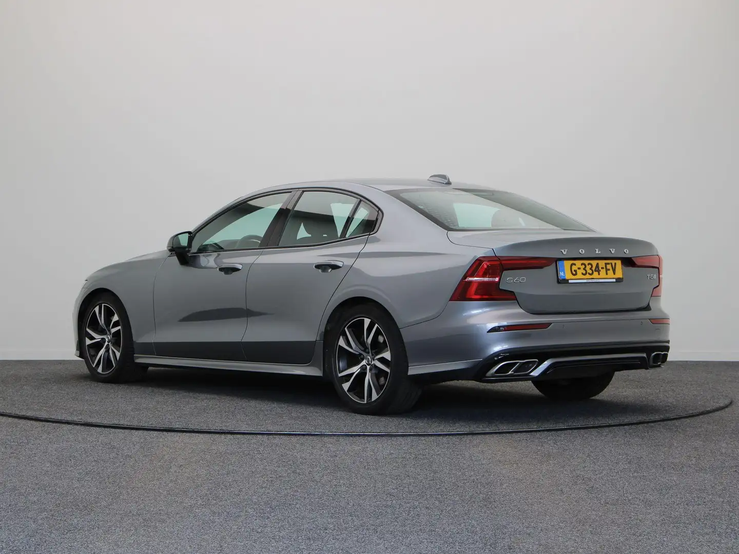 Volvo S60 2.0 T4 190pk R-Design | Eerste eigenaar | NIEUWSTA Grijs - 2