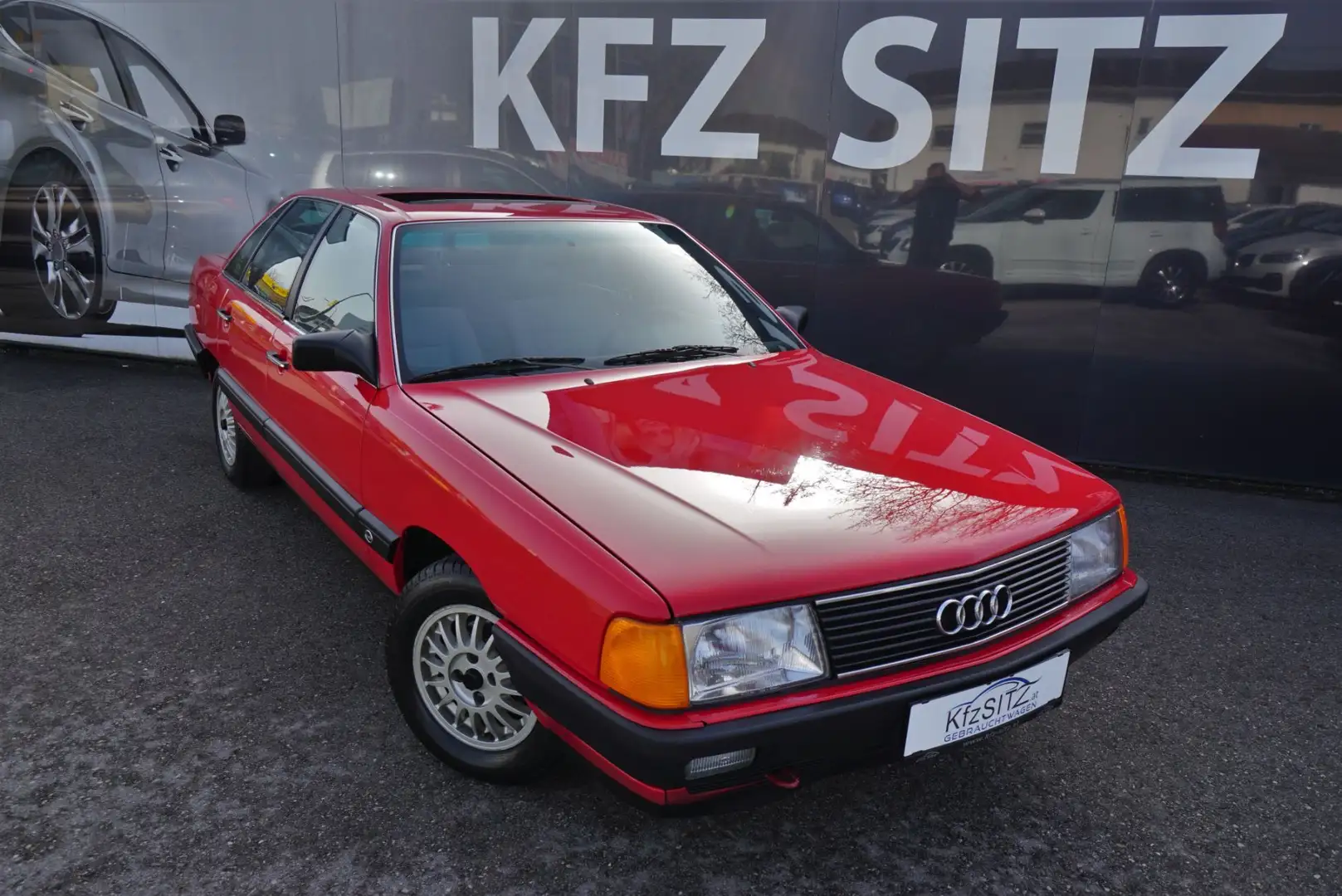 Audi 100 Oldtimer Sammlerstück Rojo - 1