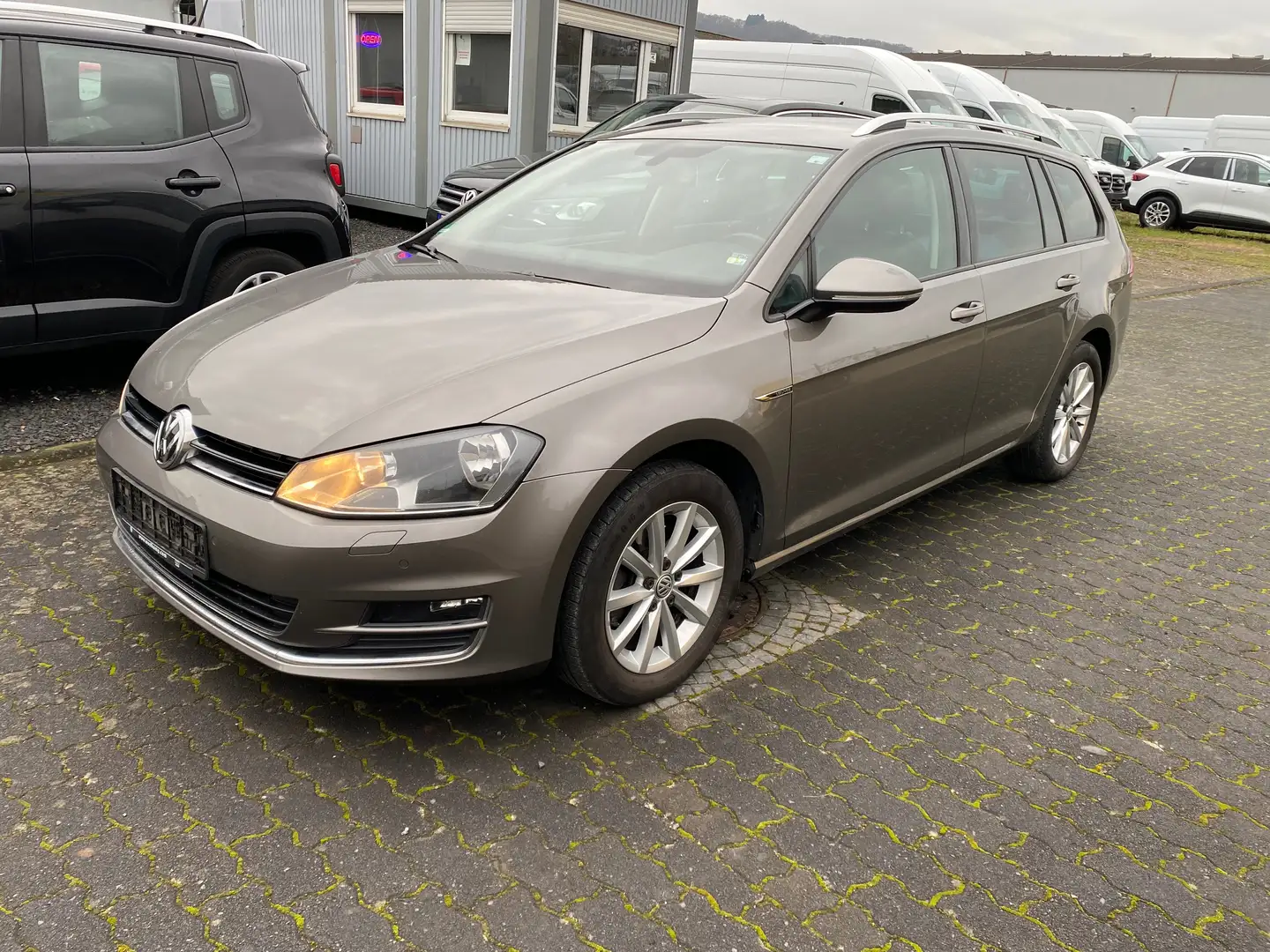 Volkswagen Golf Variant Lounge Scheckheft Zahnriemen neu vor 2 Wochen Grijs - 1