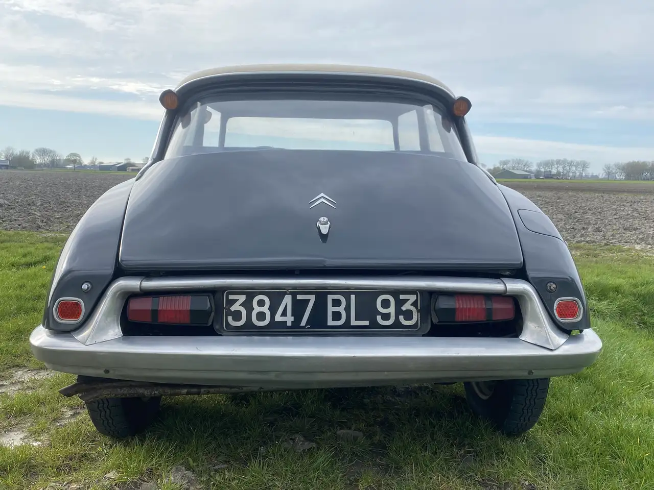 Citroen DS ID19 In Ongerestaureerde staat., foto 2