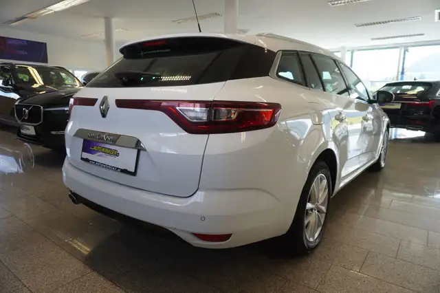 Renault Megane view 5