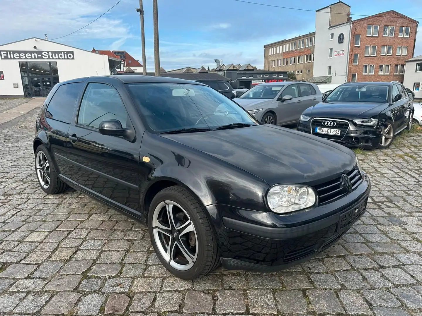 Volkswagen Golf Schwarz - 1