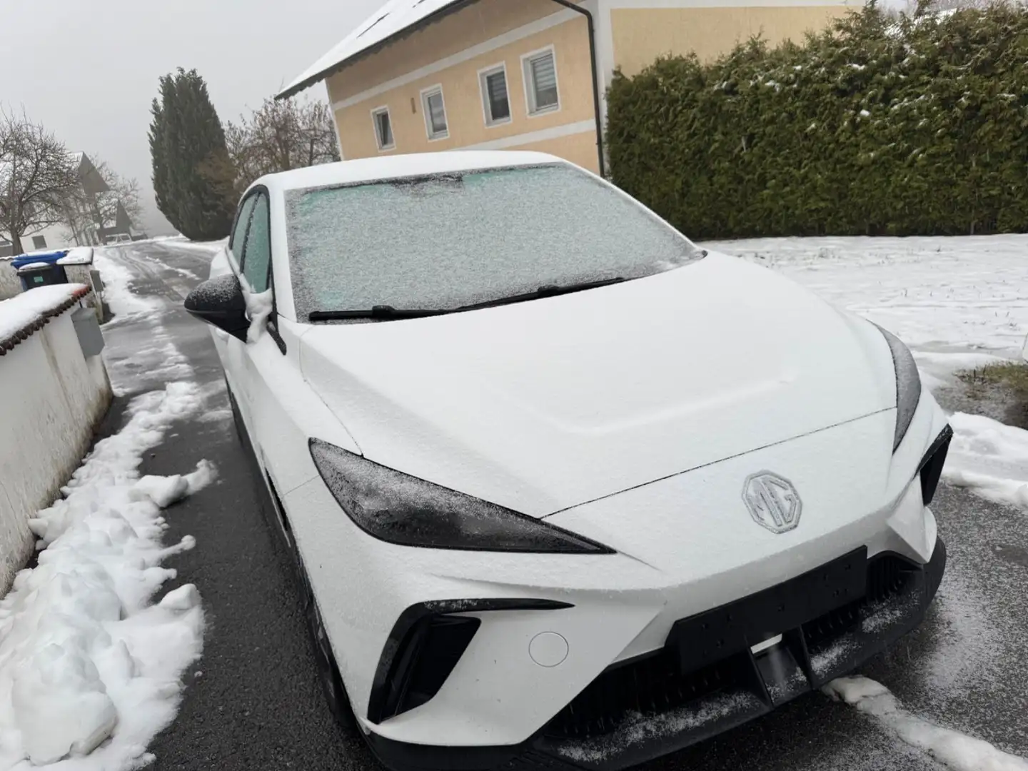 MG MG 4 Белый - 2