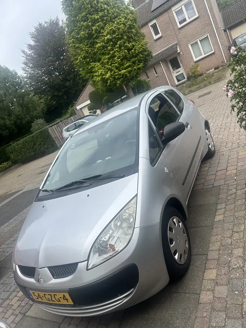 Mitsubishi Colt 1.1 Silverline Grijs - 1