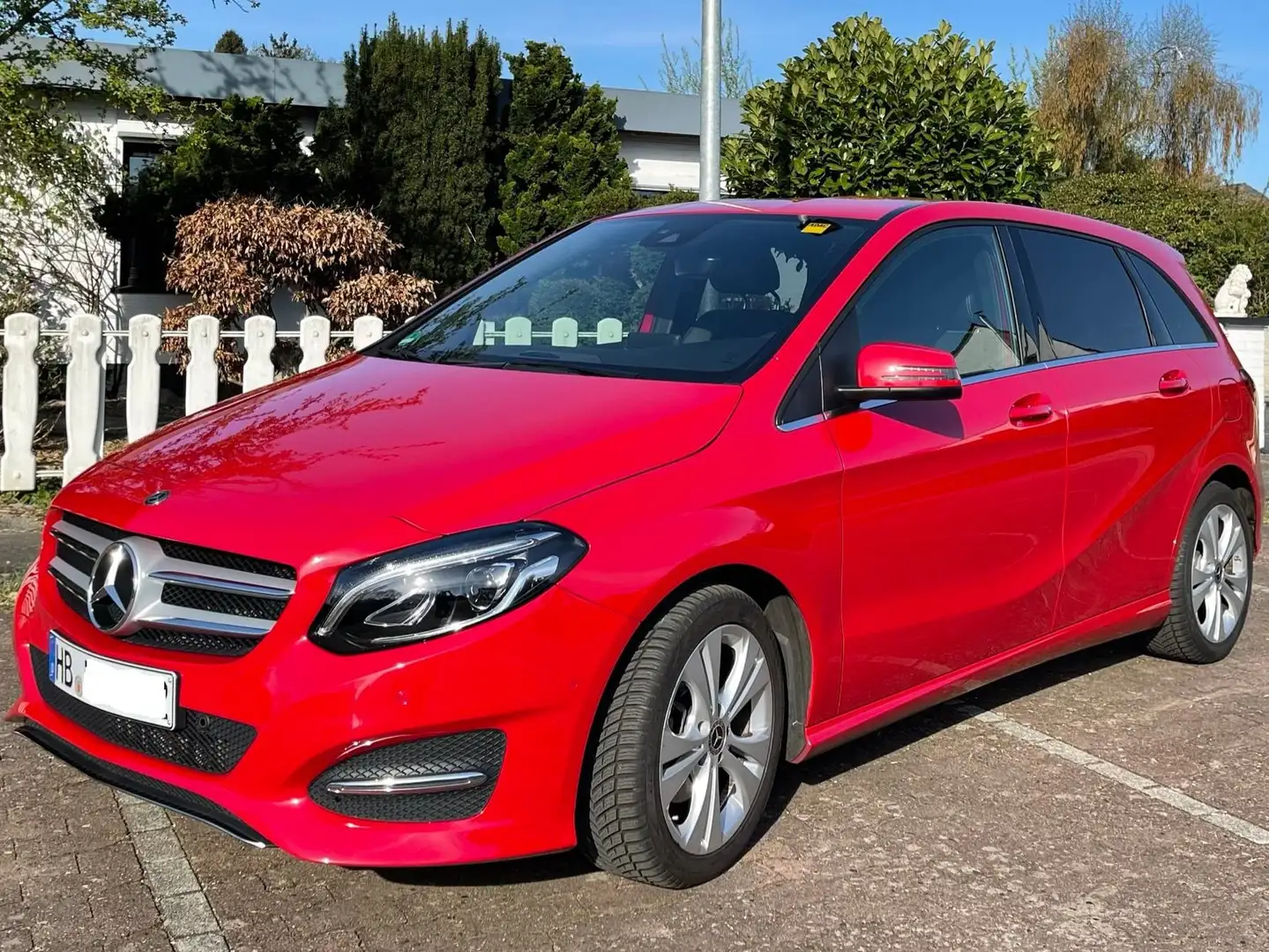 Mercedes-Benz B 180 B-Klasse Urban Rot - 1