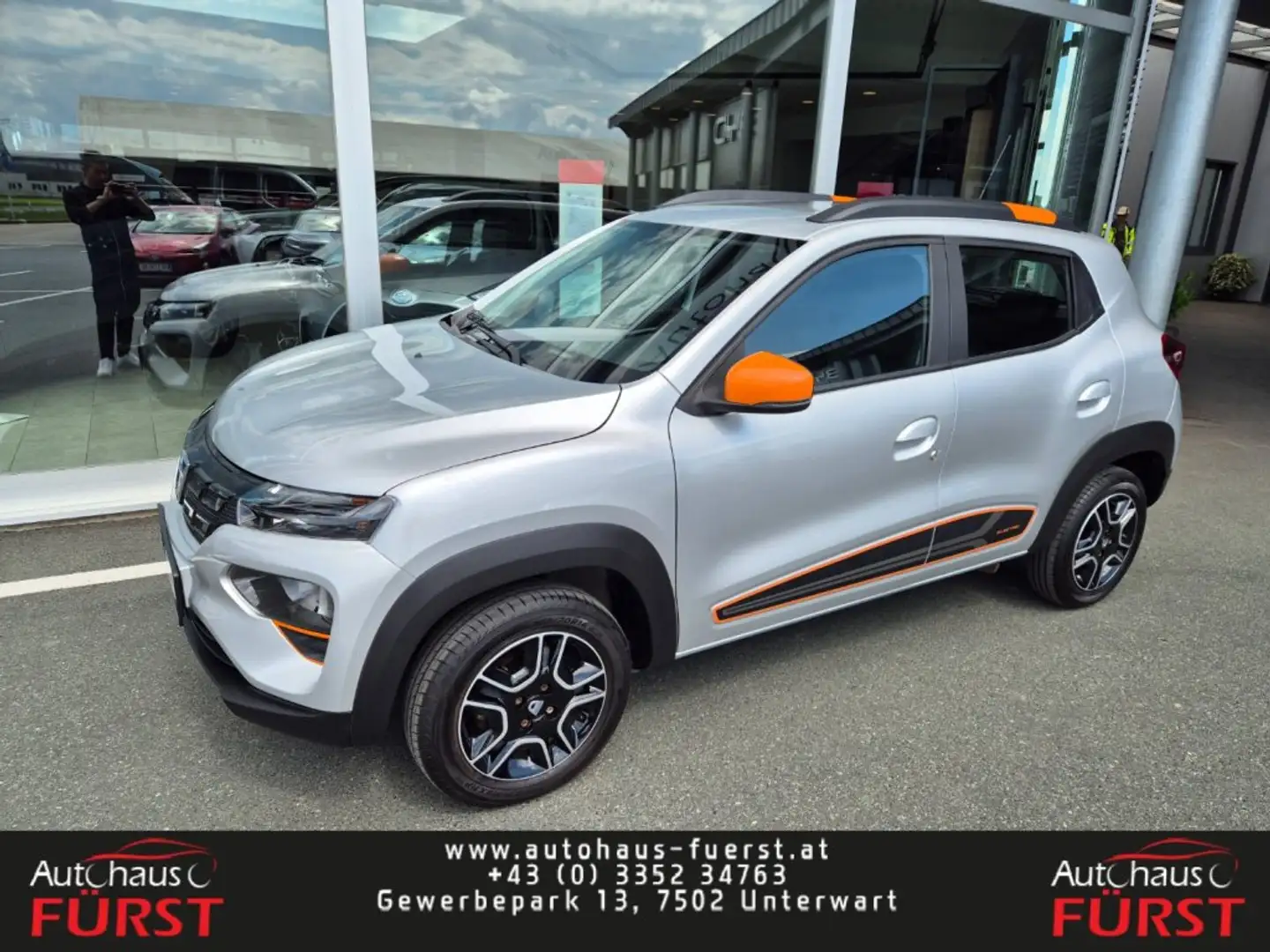 Dacia Spring 26,8kWh Expression *8-Fach* Grau - 1