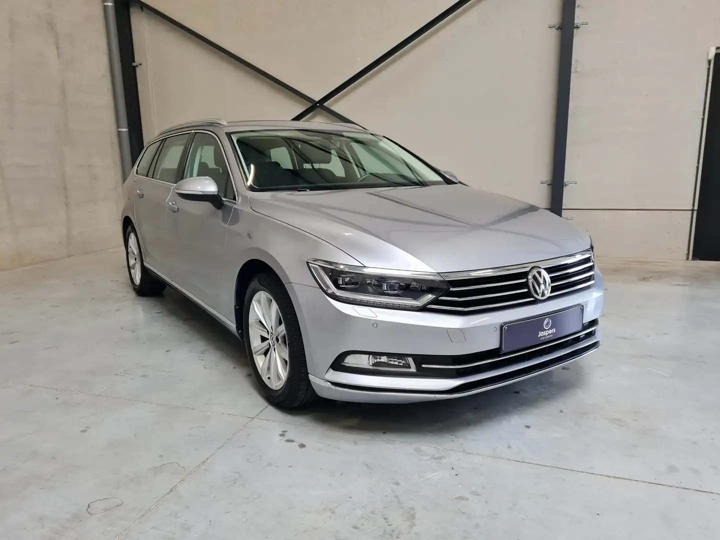 Volkswagen Passat Variant 1.5 TSI Elegance Business Zilver - 2
