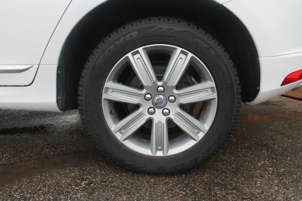 2017 Volvo XC60 T6 Drive-E Premier AWD | Clean CARFAX | Nav Sunroo thumb 11