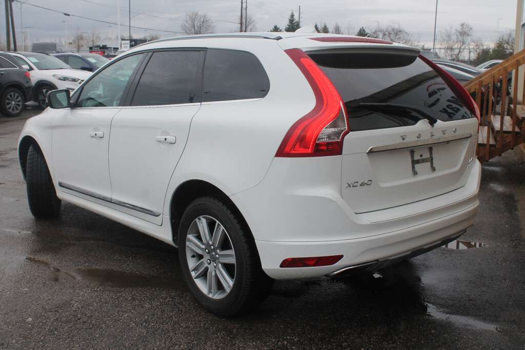 2017 Volvo XC60 T6 Drive-E Premier AWD | Clean CARFAX | Nav Sunroo thumb 9
