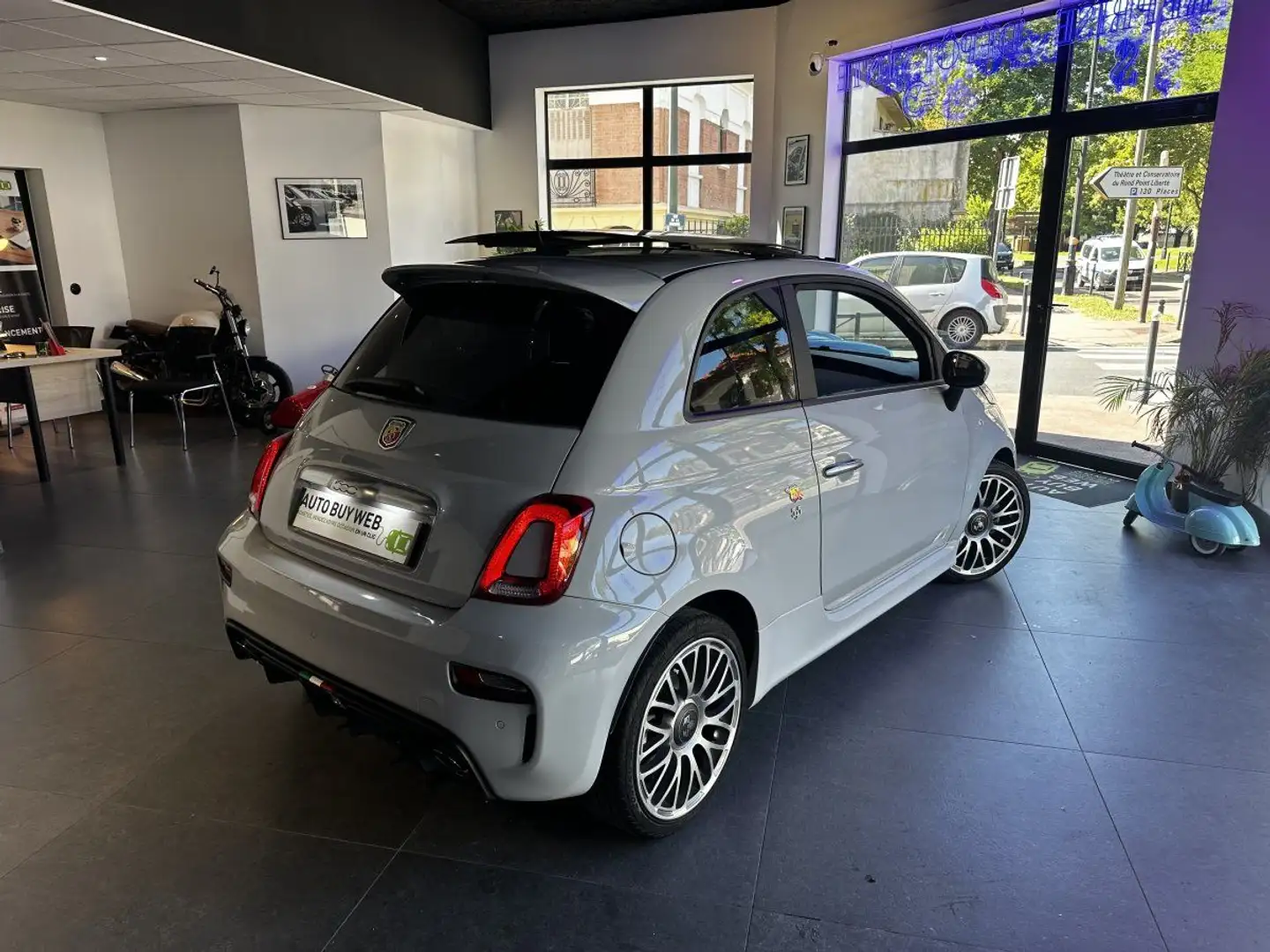 Abarth 595 E6D TEMP 1.4 Turbo T-Jet 145 ch BVM5 / TOIT OUVRANT / Echappement Magneti Marelli Gris - 2